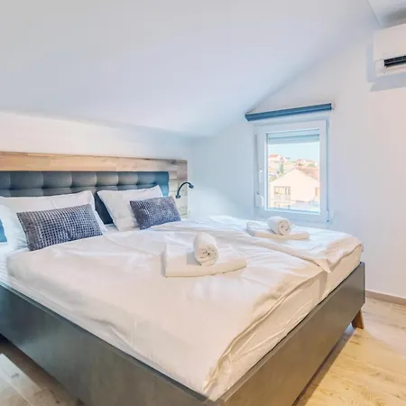 Dimora 2 Bdr With Free Private Parking Apartman