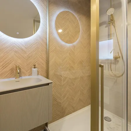 Dimora 2 Bdr With Free Private Parking Διαμέρισμα