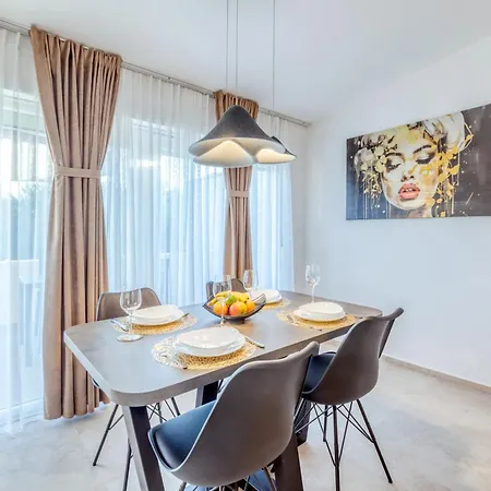 Dimora 2 Bdr With Free Private Parking Διαμέρισμα Ζαντάρ